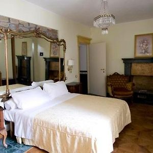 Bed and Breakfast Locanda Degli Sfizi Cravanzana Room photo