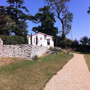 Bed and Breakfast Domaine Du Chene Crucy Liré Exterior photo