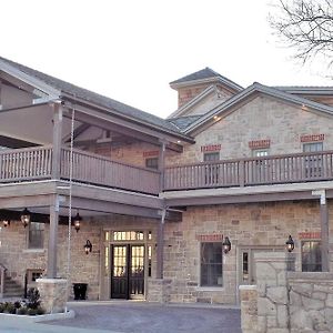 The Barracks Inn Hamilton Exterior photo