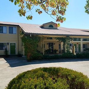 Americas Best Value Inn & Suites - Wine Country Santa Rosa Exterior photo