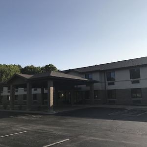 Econo Lodge Inn & Suites Oconto Exterior photo