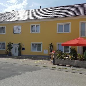 Bed and Breakfast Pension Haus Nova Wiener Neustadt Exterior photo