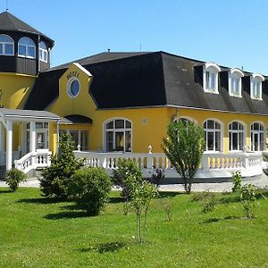 Hotel Pension Velicky Zamocek Poprad Exterior photo