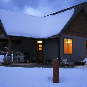 Mountain Town Properties Aladar'S Guest Cabin Rossland Exterior photo