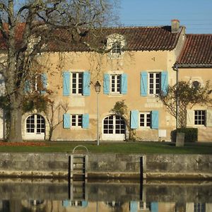 Bed and Breakfast L'Etoile Du Port Saint-Jean-dʼAngély Exterior photo