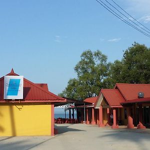 Summer Beach Lodge Labuan Exterior photo