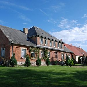 Ferienwohnungen im Gutshaus Gnies Exterior photo