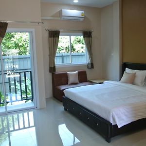 Chic Living Hotel Ubon Ratchathani Exterior photo