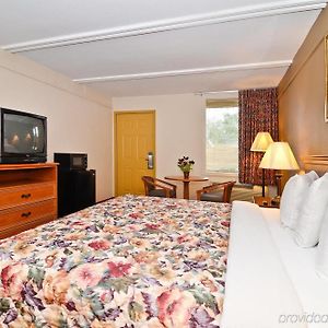 Spanish Trace Inn Athens Room photo