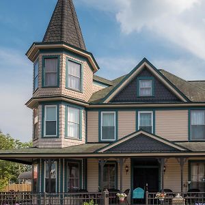 Dennison Street Inn, B&B Colonial Beach Exterior photo