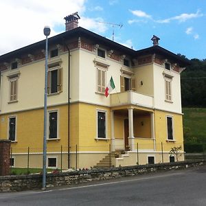 Villa Dircea CastellʼArquato Exterior photo