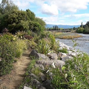 Bed and Breakfast Absolute Riverside Turangi Exterior photo