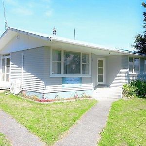 White Swan Cottage Turangi Exterior photo