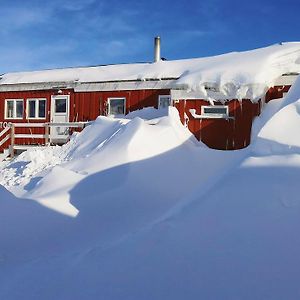 Hotel The Red House Tasiilaq Exterior photo