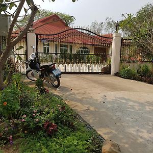 Ying'S Guesthouse Buriram Exterior photo