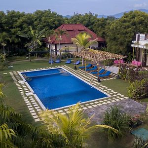 Hotel Batu Ampar Menjangan Banyuwedang Exterior photo