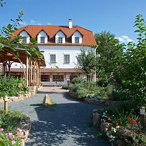 Hotel Babiccina Zahrada Penzion & Restaurant Průhonice Exterior photo