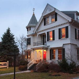 Bed and Breakfast Lang House On Main Street Bed & Breakfast Burlington Exterior photo