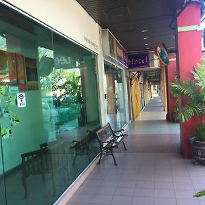 Goldstar Hotel Kemaman Chukai Exterior photo