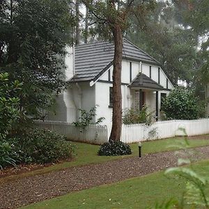 Hotel Lisson Grove Mount Tamborine Exterior photo