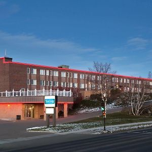 Travelodge By Wyndham Baie Comeau Exterior photo