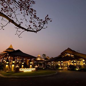 Mae Jo Golf Resort & Spa Ban Ban San Sai Exterior photo