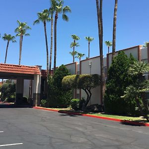 Hotel Ramada By Wyndham Tempe Near Asu Exterior photo