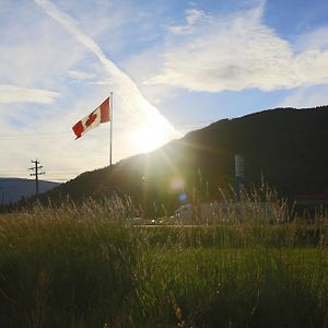 Monashee Motel Sicamous Exterior photo