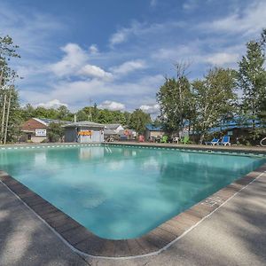 Jolly Roger Inn & Resort Otter Lake Exterior photo