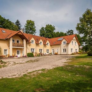 Hotel Penzion Agata Žehrov Exterior photo