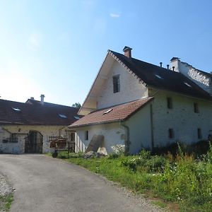 Ferienwohnung L'Hermitage Yenne Exterior photo