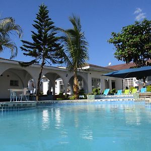 Blue Lagoon Lodge Blantyre Exterior photo