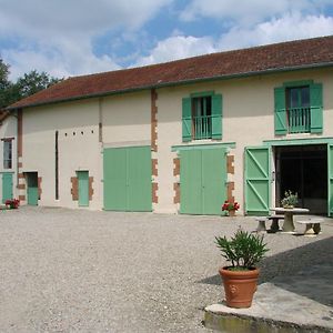 Bed and Breakfast Les Malvaux Huriel Exterior photo