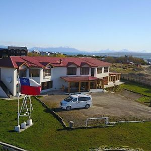 Hostal Doble E Patagonia Puerto Natales Exterior photo