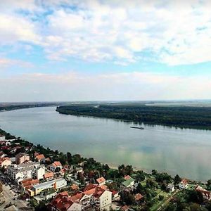 Prenociste Dunav Novi Banovci Exterior photo