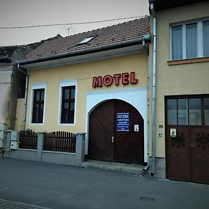 Petofi Motel Cristuru Secuiesc Exterior photo