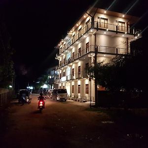 Hotel Sky Araliya Uppuveli Exterior photo