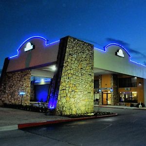 Days Inn By Wyndham Southern Hills/Oru Tulsa Exterior photo