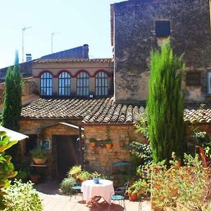 Hotel Hostal La Riera Torroella de Montgrí Exterior photo