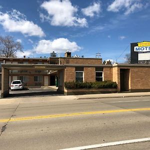 Town Motel Oshkosh Exterior photo