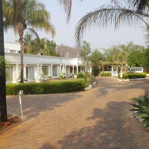 Heatherdale Guesthouse & Shuttle Services Pretoria-Noord Exterior photo