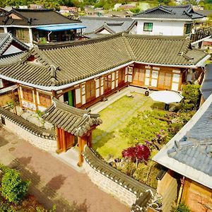 Hotel Hanok Hyeyum Jeonju Exterior photo