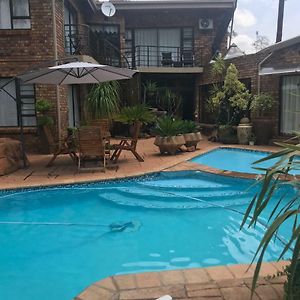 Francor Guesthouse Pretoria-Noord Exterior photo