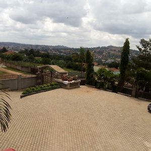 Ferienwohnung Good neighborhood&people around Kampala Exterior photo