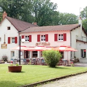 Hotel le rond gardien Isle-et-Bardais Exterior photo