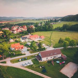 Hotel Penzion Na Podlesí ve Zlaté Koruně Zlatá Koruna Exterior photo