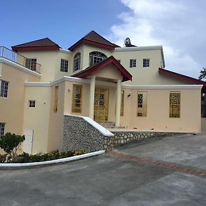 Hotel Cool Breeze Discovery Bay Exterior photo