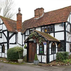 Bed and Breakfast The Old Farmhouse Windsor Exterior photo