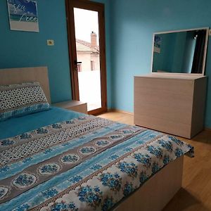 Ferienwohnung Lovely Apt At The Heart Of The City&Near The Lake Pogradec Exterior photo