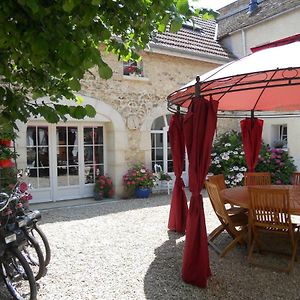 Bed and Breakfast Les Mille Et Une Pierres Mareuil-le-Port Exterior photo